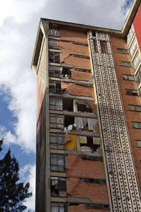 September 19, 2017 - Ciudad De Mexico, Mexico, MEXICO - A powerful 7.1 earthquake strikes Mexico City on Tuesday September 19, 2017 collapsing buildings and sending thousands of people fleeing into the streets exactly 32 years in the aniversary of the 1985 devastating earthquake. Apartments are expose after walls collapse. Ciudad De Mexico MEXICO - ZUMAp124 20170919_zaa_p124_010 Copyright: xJosexLunax