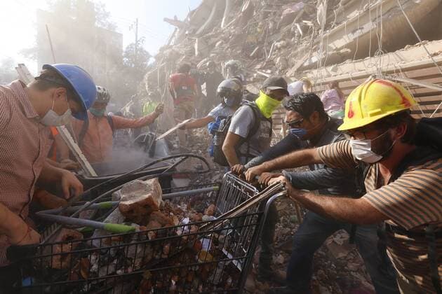 September 19 2017 Mexico City Mexico People dig through the rubble after a powerful 7 1 earthquake strikes Mexico City collapsing buildings At least 139 people died in the magnitude 7 1 earthquake officials said Credit Image © El Universal via ZUMA Wire Powerful 7 1 Earthquake Hits Mexico City BerenicexFregoso  EUM_I_20170919_501136.JPG