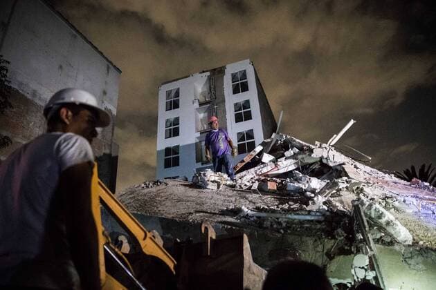 Schweres Erdbeben erschüttert Mexiko September 20 2017 EUM20170919NAC138 JPG CIUDAD DE MEXICO Earthquake Sismo CDMX Edificio derrumbado en la calle Britania de la Colonia Zacahuitzco en la delegacion Iztapalapa tras el sismo de 7 1 grados que se registro este martes 19 de septiembre de 2017 Foto Agencia EL UNIVERSAL German Espinosa RCC  - ZUMAu78_ 20170920_zaf_u78_002 Copyright: xGermanxEluniversalx