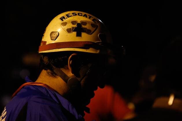 (170920) -- MEXICO CITY, Sept. 20, 2017 -- A rescue worker searches for survivers after an earthquake, in Mexico City, capital of Mexico, on Sept. 20, 2017. At least 216 people have been killed after a powerful earthquake hit central Mexico on Tuesday, with the death toll expected to rise due to the scale of the temblor, the country s civil protection agency said. ) (srb) MEXICO-MEXICO CITY-EARTHQUAKE FranciscoxCanedo 