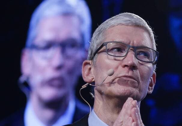 Bilder des Tages Apple CEO Tim Cook speaks at the Bloomberg Global Business Forum at the Plaza Hotel in New York City on September 20, 2017. The Bloomberg Global Business Forum is hosted during UN General Assembly week in New York.  NYP20170920103 JOHNxANGELILLO