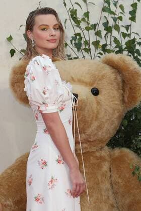 . 20 09 2017. London, United Kingdom. Margot Robbie arriving at the Goodbye Christopher Robin world premiere in London.  xStephenxLockx xi-Imagesx IIM-15912-0010