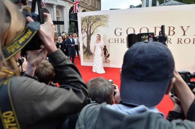 Bilder des Tages September 20, 2017 - London, London, UK - London, UK. Actress MARGOT ROBBIE attends the world film premiere of Goodbye Christopher Robin in Leicester Square. London UK  - ZUMAl94_ 20170920_zaf_l94_074 Copyright: xRayxTangx