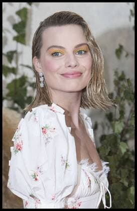 . 20 09 2017. London, United Kingdom. Margot Robbie arriving at the Goodbye Christopher Robin world premiere in London.  xStephenxLockx xi-Imagesx IIM-15912-0013