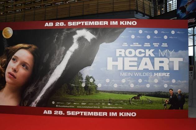 Plakat und roter Teppich am 20.09.2017 in Köln auf dem roten Teppich bei der Premiere des Films Rock my Heart im Kölner Cinedom. Kinostart 28.09.2017.