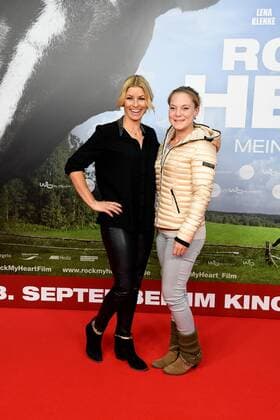 Moderatorin und Schauspielerin Annica Hansen l-r und youtuberin Anja Mertens posiert am 20.09.2017 in Köln auf dem roten Teppich bei der Premiere des Films Rock my Heart im Kölner Cinedom. Kinostart 28.09.2017.