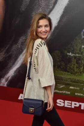 Schauspielerin Amrei Haardt posiert am 20.09.2017 in Köln auf dem roten Teppich bei der Premiere des Films Rock my Heart im Kölner Cinedom. Kinostart 28.09.2017.