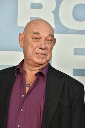 Schauspieler Hans-Martin Stier posiert am 20.09.2017 in Köln auf dem roten Teppich bei der Premiere des Films Rock my Heart im Kölner Cinedom. Kinostart 28.09.2017.