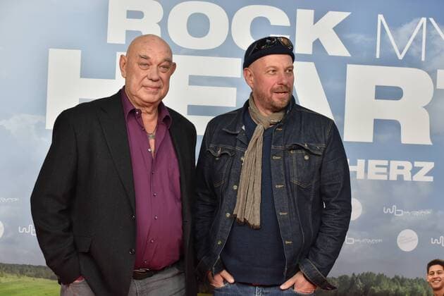 Schauspieler Hans-Martin Stier, l-r, und Thomas Balou Martin posiert am 20.09.2017 in Köln auf dem roten Teppich bei der Premiere des Films Rock my Heart im Kölner Cinedom. Kinostart 28.09.2017.