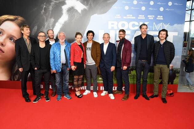 Die Film crew mit u.a. Regisseur Hanno Olderdissen Schauspieler Johann von Bülow, Dieter Hallervorden, Lena Klenke, Emilio Sakraya, Michael Lott posiert am 20.09.2017 in Köln auf dem roten Teppich bei der Premiere des Films Rock my Heart im Kölner Cinedom. Kinostart 28.09.2017.