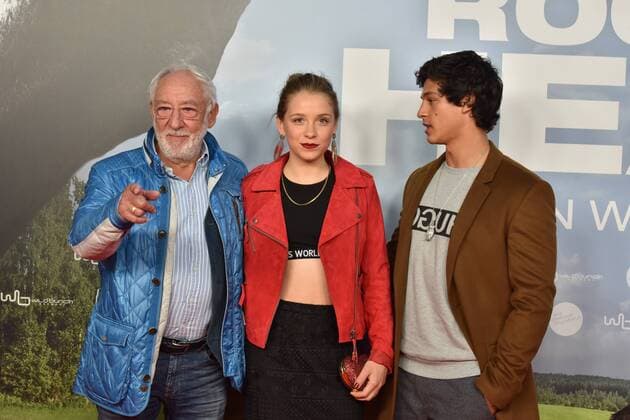 Schauspieler Dieter Hallervorden, l-r, Lena Klenke und Emilio Sakraya posiert am 20.09.2017 in Köln auf dem roten Teppich bei der Premiere des Films Rock my Heart im Kölner Cinedom. Kinostart 28.09.2017.