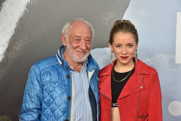 Schauspieler Dieter Hallervorden und Lena Klenke posiert am 20.09.2017 in Köln auf dem roten Teppich bei der Premiere des Films Rock my Heart im Kölner Cinedom. Kinostart 28.09.2017.
