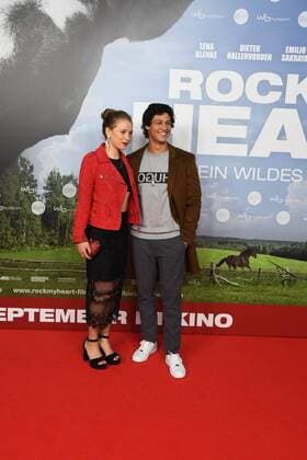 Schauspieler Lena Klenke, l-r, und Emilio Sakraya posiert am 20.09.2017 in Köln auf dem roten Teppich bei der Premiere des Films Rock my Heart im Kölner Cinedom. Kinostart 28.09.2017.