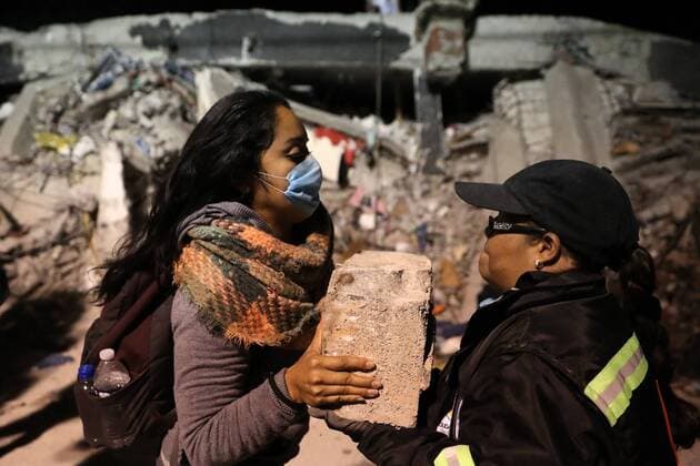September 20, 2017 - EUM20170920NAC50.JPG .CIUDAD DE MEXICO EarthquakeSismo-CDMX.- Personal de rescate trabajo durante toda la noche en el edifico que se colapso en la calle de Chimalpopoca, esquina Bolivar, el cual era un taller de costura, 20 de septiembre de 2017. Foto: Agencia EL UNIVERSALJorge serratosMAVC  - ZUMAu78_ 20170920_zaf_u78_056 Copyright: xElxUniversalx