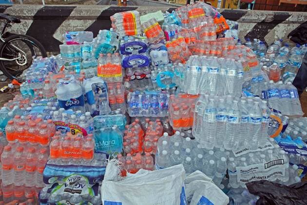 September 20, 2017 - EUM20170920NAC62.JPG .CIUDAD DE MEXICO EarthquakeSismo-CDMX.- En la esquina de Viaducto y Medellin hay un centro de acopio y distribucion hacia otras zonas donde aun se rescatan personas. Foto: Agencia EL UNIVERSALCamila MataMAVC  - ZUMAu78_ 20170920_zaf_u78_068 Copyright: xElxUniversalx