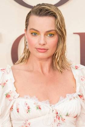 September 20, 2017 - London, London, UK - Margot Robbie attend s the world film premiere of Goodbye Christopher Robin in Leicester Square. London UK  - ZUMAt138 20170920_zap_t138_007 Copyright: xRayxTangx
