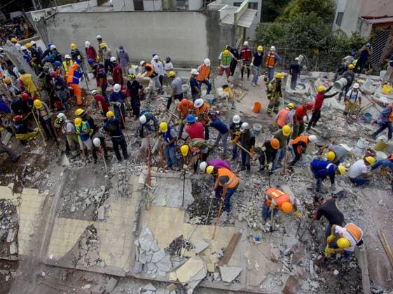 (170921) -- MEXICO CITY, Sept. 21, 2017 -- Photo taken with a drone shows rescuers and volunteers searching for survivors after an earthquake in Mexico City, capital of Mexico, on Sept. 20, 2017. Elements from the civil protection corps, Red Cross, army, police and voluntary civilians worked through the day on Wednesday to remove rubble from collapsed buildings in Mexico City, after the magnitude-7.1 earthquake shook the center of the country on Tuesday. ) (fnc) (ce) (hy) MEXICO-MEXICO CITY-ENVIRONMENT-EARTHQUAKE CESARxVICUNA 