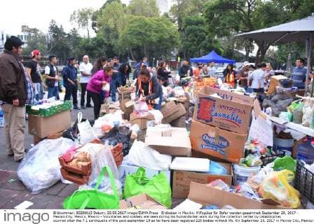 Erdbeben in Mexiko: Hilfsgüter für Opfer werden gesammelt September 20, 2017 - Mexico City, Mexico, Mexico - Voluntaries and soldiers are seen during his humanitarian work during the collection center by catastrophes ocurred after the 7.1 earthquake of the past september 19 so far have been registred 225 bodies without life. On September 20, 2017 in Mexico City, Mexico Mexico City Mexico  - ZUMAn230 20170920_zaa_n230_556 Copyright: xCarlosxTischlerx