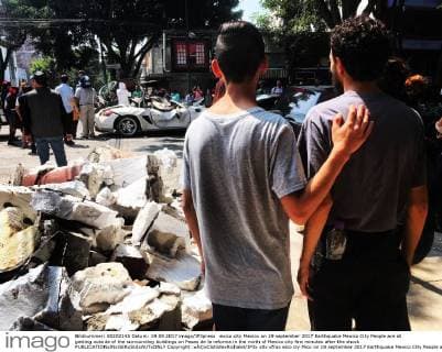 exico city Mexico on 19 september 2017 Earthquake Mexico City People are all getting outside of the surrounding buildings on Paseo de la reforma in the north of Mexico city few minutes after the shock  Copyright: xÂ©xClotildexRichalet IP3x