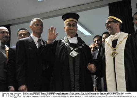 Magistralis Degree at the Dalai Lama 21 09 2017-Pisa-Italy event by the lama At the Palazzo dei Congressi in Pisa on the last day of The Mindscience of Reality where with the Ceremony for the Graduation of the Degree Magistralis Honoris Cause in Clinical Psychology and Health delivered to Tenzin Gyatso XIV Dalai Lama. In Photos: Arrival at the Auditorium of SS Dalai Lama. Photos RobertoCappa photojournalism.  Copyright: xFotoxRobertoCappello Fotogiornalx xRobertoxCappellox