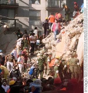 Earthquake in Mexico: The death toll rises to 237. An earthquake of magnitude 7.1 hit Mexico on Tuesday. A young girl trapped in the rubble of her collapsed school in Mexico City raised hopes among hundreds of rescuers working furiously to try to free her. This catastrophe occurs 32 years to the day after the powerful earthquake of 1985 which had caused more than 10,000 deaths. Mexico Mexico  549046