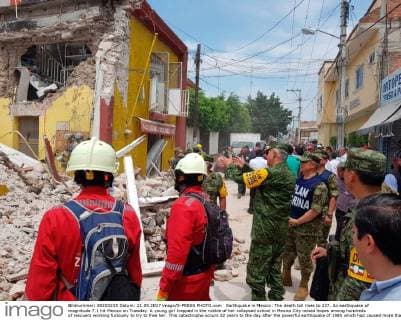 Earthquake in Mexico: The death toll rises to 237. An earthquake of magnitude 7.1 hit Mexico on Tuesday. A young girl trapped in the rubble of her collapsed school in Mexico City raised hopes among hundreds of rescuers working furiously to try to free her. This catastrophe occurs 32 years to the day after the powerful earthquake of 1985 which had caused more than 10,000 deaths. Mexico Mexico  549046