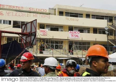 Marines participate in the rescue works among the derbis of the Enrique Rebsamen School in Mexico City, Mexico, 21 September 2017. The Mexican Marines denied the existence of the girl identified as Frida Sofia among the derbis of the Enrique Rebsamen School, although there are signs that a living adult may be among the destuction. Dog Chichi s instincts prove miracles exist among the derbis !ACHTUNG: NUR REDAKTIONELLE NUTZUNG!  Copyright: xJosexMendezx CMX003 20170921-636416351103566835