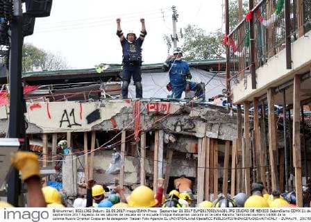 September 21 2017 EUM20170921NAC81 JPG CIUDAD DE MEXICO SeismSismo CDMX 21 de septiembre 2017 Aspecto de las labores de rescate en la escuela Enrique Rebsamen ubicada en la calle Rancho Tamboreo numero 14300 de la colonia Nueva Oriental Coapa en la delegacion Tlalpan Foto Agencia EL UNIVERSALAriel OjedaRCC  - ZUMAu78_ 20170921_zaf_u78_109 Copyright: xElxUniversalx