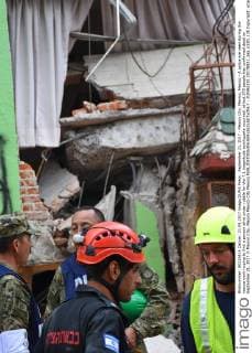 September 21, 2017 - Mexico City, Mexico, Mexico - A police are seen during the rescue work hoping to find a person alive under rubble for the 7.1 magnitude earthquake occurred, at lest 273 people has confirmed dead on September 21, 2017 in Mexico City, Mexico Mexico City Mexico  - ZUMAn230 20170921_zaa_n230_135 Copyright: xCarlosxTischlerx