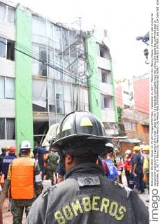 September 21, 2017 - Mexico City, Mexico, Mexico - A fireman is seen during the rescue work hoping to find a person alive under rubble for the 7.1 magnitude earthquake occurred, at lest 273 people has confirmed dead on September 21, 2017 in Mexico City, Mexico Mexico City Mexico  - ZUMAn230 20170921_zaa_n230_124 Copyright: xCarlosxTischlerx