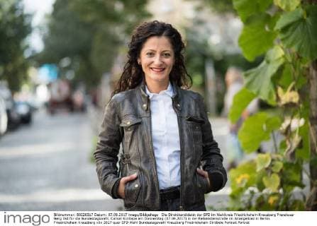Die Direktkandidatin der SPD im Wahlkreis Friedrichshain-Kreuzberg Prenzlauer Berg Ost für die Bundestagswahl, Cansel Kiziltepe am Donnerstag (07.09.2017) in der Falkensteinstraße im Wrangelkiez in Berlin. Friedrichshain Kreuzberg