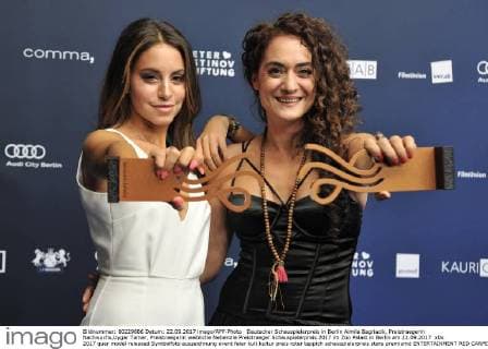 Deutscher Schauspielerpreis in Berlin Almila Bagriacik, Preistraegerin Nachwuchs,Uygar Tamer, Preistraegerin weibliche Neberolle Preistraeger Schauspielerpreis 2017 im Zoo Palast in Berlin am 22.09.2017