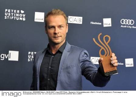 Deutscher Schauspielerpreis in Berlin Hinnerk Schoenemann, Preistraeger in einer Komoaediantischen Rolle