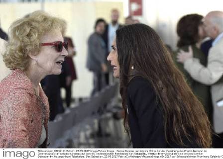 Marisa Paredes und Angela Molina bei der Verleihung des Premio Nacional de Cinematografia an Antonio Banderas auf dem 65. Internationalen Filmfestival San Sebastian Festival Internacional de Cine de Donostia-San Sebastian im Kulturzentrum Tabakalera. San Sebastian, 23.09.2017 Foto:xC.xNiehausx xFuturexImage