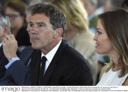 Antonio Banderas mit Freundin Nicole Kimpel bei der Verleihung des Premio Nacional de Cinematografia auf dem 65. Internationalen Filmfestival San Sebastian Festival Internacional de Cine de Donostia-San Sebastian im Kulturzentrum Tabakalera. San Sebastian, 23.09.2017 Foto:xC.xNiehausx xFuturexImage
