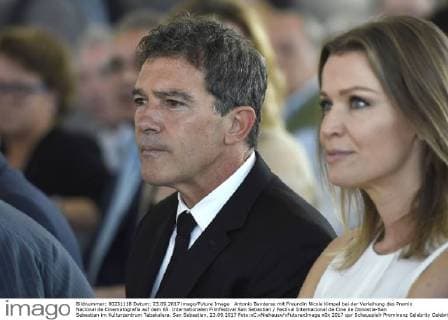 Antonio Banderas mit Freundin Nicole Kimpel bei der Verleihung des Premio Nacional de Cinematografia auf dem 65. Internationalen Filmfestival San Sebastian Festival Internacional de Cine de Donostia-San Sebastian im Kulturzentrum Tabakalera. San Sebastian, 23.09.2017 Foto:xC.xNiehausx xFuturexImage