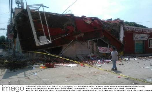Erdbeben in Mexiko - Aufräumarbeiten A view of some houses that collapsed during a new 6.4 Richter seism in Juchitan, north Oaxaca, Mexico, 23 September 2017. The seism hit central and southern Mexico triggering the alarm four days after a devastating 7,1 earthquake which has already caused around 300 victims. New seism hits central and southern Mexico and triggers alarm !ACHTUNG: NUR REDAKTIONELLE NUTZUNG!  Copyright: xPedroxRasgadox OAX001 20170923-636417930679638874