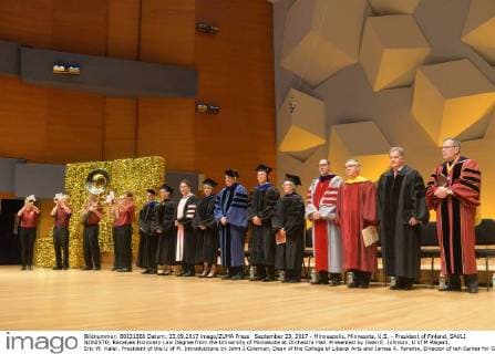 September 23, 2017 - Minneapolis, Minnesota, U.S. - President of Finland, SAULI NIINISTO, Receives Honorary Law Degree from the University of Minnesota at Orchestra Hall. Presented by Dean E. Johnson, U of M Regent, Eric W. Kaler, President of the U of M. Introductions by John J.Coleman, Dean of the College of Liberal Arts and James A. Parente, Director of teh Center for German and European Studies. Minneapolis U.S. - ZUMAu22_ 20170923_sha_u22_710 Copyright: xSeanxSmudax