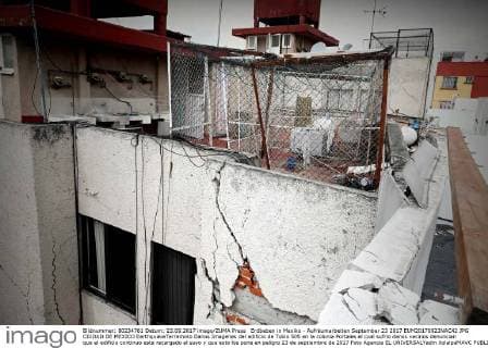 Erdbeben in Mexiko - Aufräumarbeiten September 23 2017 EUM20170923NAC42 JPG CIUDAD DE MEXICO EarthquakeTerremoto Danos Imagenes del edificio de Tokio 505 en la colonia Portales el cual sufrio danos vecinos denuncian que el edificio continuo esta recargado al suyo y que esto los pone en peligro 23 de septiembre de 2017 Foto Agencia EL UNIVERSALYadin XolalpaMAVC  - ZUMAu78_ 20170923_zaf_u78_043 Copyright: xElxUniversalx