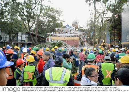 4 killed in latest deadly earthquake in Mexico Rescue personnel evacuate a devastated condominium where they were working in Mexico City on Sept. 23, 2017, as a magnitude-6.1 earthquake struck the state of Oaxaca near the epicenter of an M8.1 quake that hit Sept. 7. At least four people were killed in the latest quake. 