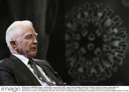 Nobel Prize in Medicine German virologist Harald zur Hausen poses before his participation in a round table on the occassion of the World Cancer Research Day, in Madrid, Spain, on 25 September 2017. World Cancer Research Day is held on 24 September each year with the aim of highlighting the importance of the research to find new treatments against cancer. German virologist Harald zur Hausen in Madrid !ACHTUNG: NUR REDAKTIONELLE NUTZUNG!  Copyright: xMariscalx GRA006 20170925-636419342274735884