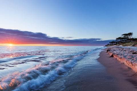 Sonnenuntergang am Weststrand Darß, Ostsee, Nationalpark Vorpommersche Boddenlandschaft, Mecklenburg-Vorpommern, Deutschland, Europa Copyright: imageBROKER/DierkxBoeser ibxdbo04464518.jpg