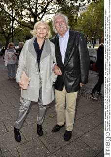 Rita Feldmeier mit Gatte Achim Wolff bei der Theaterpremiere Und Gott sprach: Wir müssen reden! in der Komödie am Kurfürstendamm. Berlin, 25.09.2017