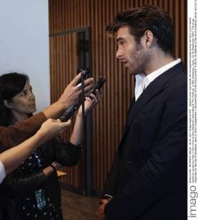 Spanish actor and model Jon Kortajarena poses during the 2017 Lurra Award handover ceremony held in the frame of San Sebastian International Film Festival, in San Sebastian, Spain, on 26 September 2017. The prize, organized by the ngo Greenpeace, went to Davis Guggenheim s documentary film An Inconvenient Truth for its defense of the environmental values and its compromise against the climatic change. The documentary is about former United States Vice President Al Gore s campaign to educate citizens about global warming. The Donostia Zinemaldia runs from 22 to 30 September. Documentary An Inconvenient Truth wins the Lurra Award !ACHTUNG: NUR REDAKTIONELLE NUTZUNG!  Copyright: xJavierxEtxezarretax GRA136 20170926-636420335432848410