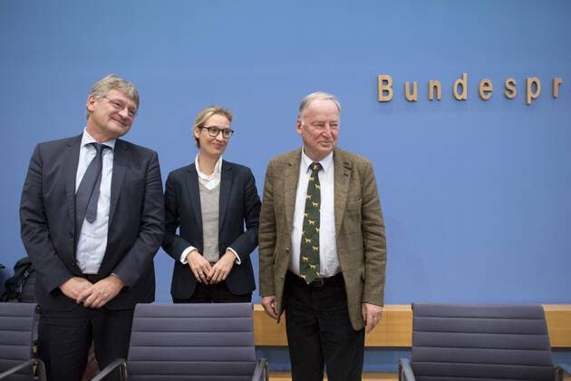 AfD, Meuthen, Weidel, Gauland DEU, Deutschland, Germany, Berlin, 25.09.2017 Joerg Meuthen, Alice Weidel, Spitzenkandidatin der AfD, und, Alexander Gauland, Spitzenkandidat der AfD (v.l.n.r.), von der Partei AfD, Alternative fuer Deutschland in der Bundespressekonferenz in Berlin. PK nach der Wahl fuer die Bundestagswahl zum 19. Deutschen Bundestag am 24. September 2017 in Deutschland. Joerg Meuthen, parliamentary group leader of the AfD, Alice Weidel, candidate AfD for the general election, and Alexander Gauland, candidate AfD for the general election (f.l.t.r.), of the right-wing party AfD, Alternative fuer Deutschland, Alternative for Germany, at the Bundespressekonferenz in Berlin, Germany. It is the Press conference on day after the Germans federal elections of the German Bundestag on September 24, 2017
