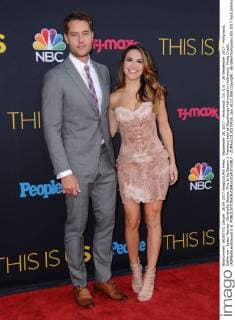September 26, 2017 - Hollywood, CA, U.S. - 26 September 2017 - Hollywood, California - Justin Hartley, Chrishelle Stause. This Is Us Season 2 Premiere held at Neuehouse Hollywood in Hollywood. Photo Credit: AdMedia Hollywood U.S. - ZUMAa123 20170926_zaa_a123_058 Copyright: xBirdiexThompsonx