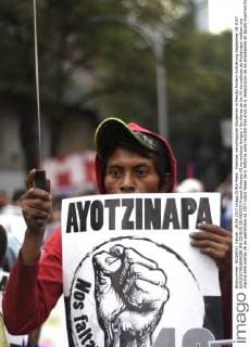 Familien verschleppter Studenten in Mexiko fordern Aufklärung September 26 2017 EUM20170926NAC89 JPG CIUDAD DE MEXICO Protest Protesta 43 normalistas Amigos y familiares de los 43 normalistas de Ayotzinapa realizan una marcha este martes 26 de septiembre de 2017 sobre Paseo de la Reforma para recordar tres anos de la desaparicion de los estudiantes en Iguala Guerrero Foto Agencia EL UNIVERSAL EVZ  - ZUMAu78_ 20170926_zaf_u78_106 Copyright: xAlonsoxRomerox
