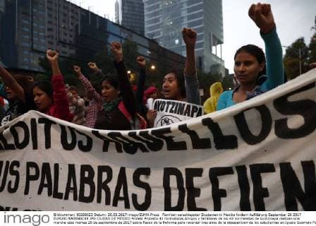 Familien verschleppter Studenten in Mexiko fordern Aufklärung September 26 2017 EUM20170926NAC88 JPG CIUDAD DE MEXICO Protest Protesta 43 normalistas Amigos y familiares de los 43 normalistas de Ayotzinapa realizan una marcha este martes 26 de septiembre de 2017 sobre Paseo de la Reforma para recordar tres anos de la desaparicion de los estudiantes en Iguala Guerrero Foto Agencia EL UNIVERSAL Yadin Xolalpa EVZ  - ZUMAu78_ 20170926_zaf_u78_108 Copyright: xYadinxXolalpax