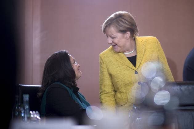 Angela Merkel, Andrea Nahles, Kabinett DEU, Deutschland, Germany, Berlin, 27.09.2017 Andrea Nahles, Bundesministerin fuer Arbeit und Soziales und zukuenftige Fraktionsvorsitzende der SPD, und Angela Merkel, Bundeskanzlerin und Bundesvorsitzende der CDU (v.l.n.r.), vor der Kabinettssitzung im Berliner Kanzleramt. Andrea Nahles, Minister of Work and Social Issues and designated leader of the parliamentary group of the SPD, and Angela Merkel, Chancellor and leader of the CDU (f.l.t.r.), during a cabinet meeting at the chancellor office in Berlin.