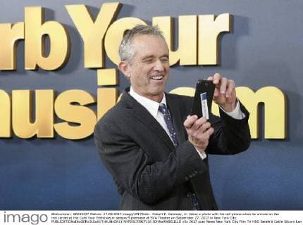 Robert F. Kennedy, Jr. takes a photo with his cell phone when he arrives on the red carpet at the Curb Your Enthusiasm season 9 premiere at SVA Theater on September 27, 2017 in New York City.  NYP20170927116 JOHNxANGELILLO